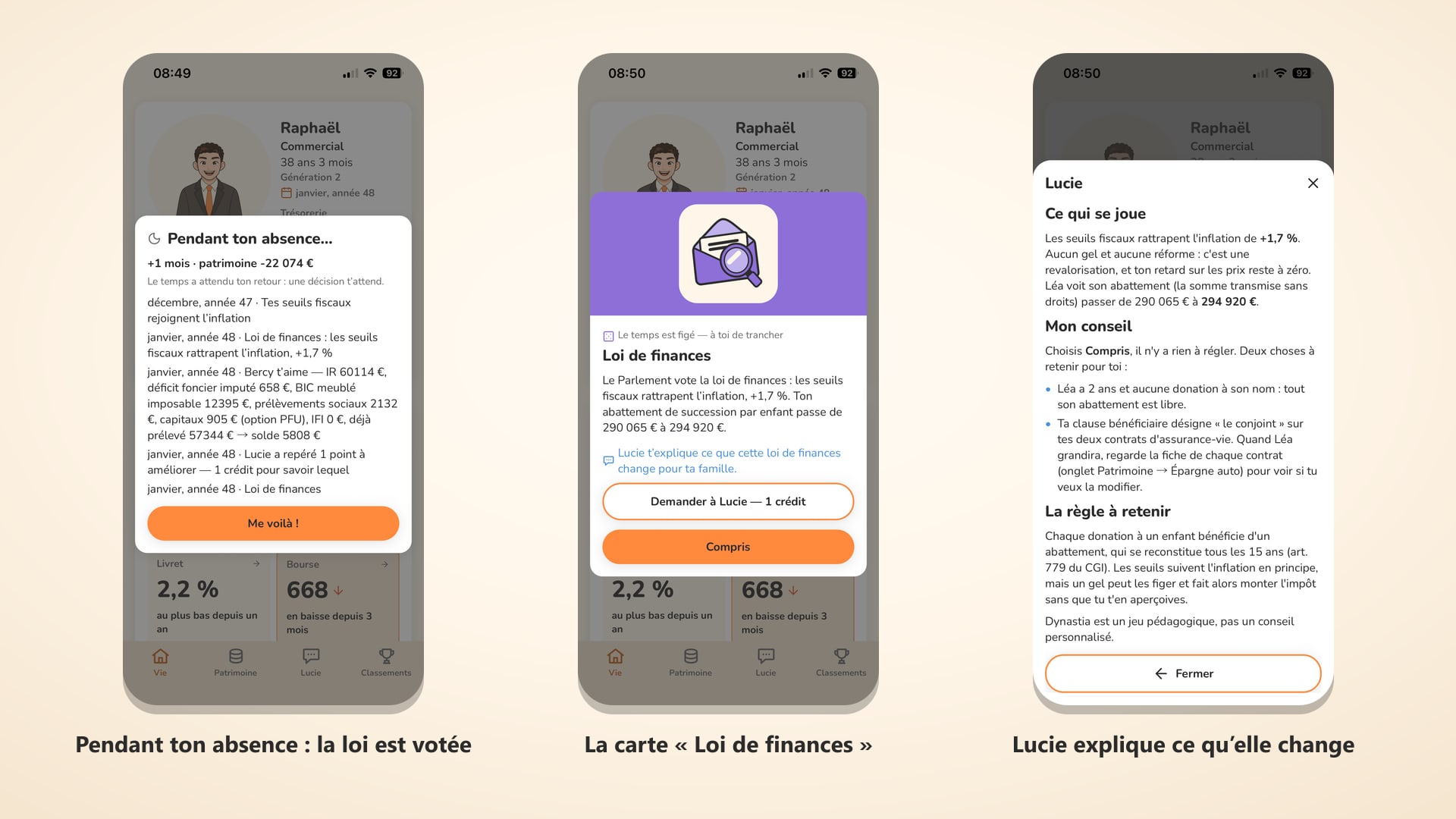 Trois écrans du jeu : le récit de l’absence où la loi de finances est votée, la carte « Loi de finances » qui chiffre l’abattement avant et après, et l’explication de Lucie.